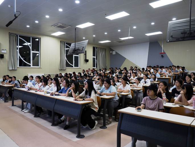 开学班会2
